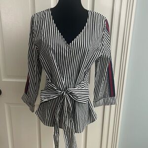 New crave fame by almost famous fantastic V-neck black-and-white striped